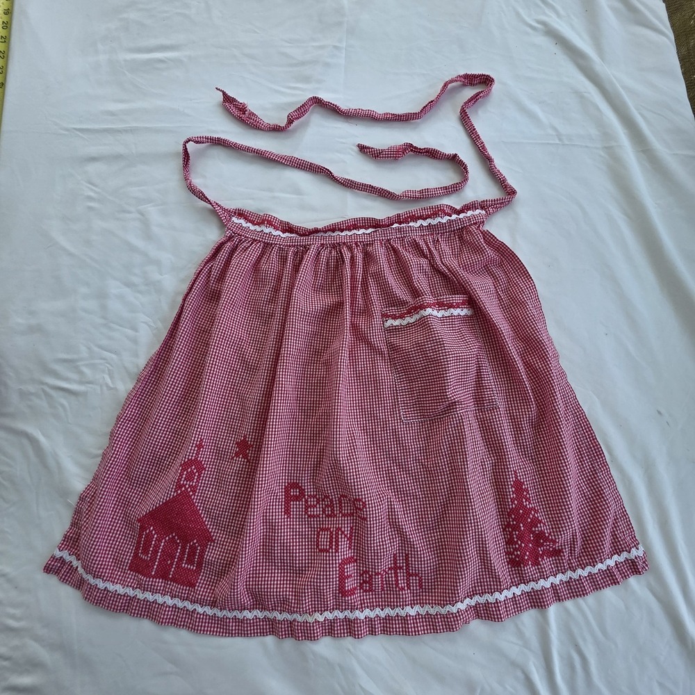VTG Christmas Half Apron Red Gingham Peace On Earth Church Tree Hostess Pocket